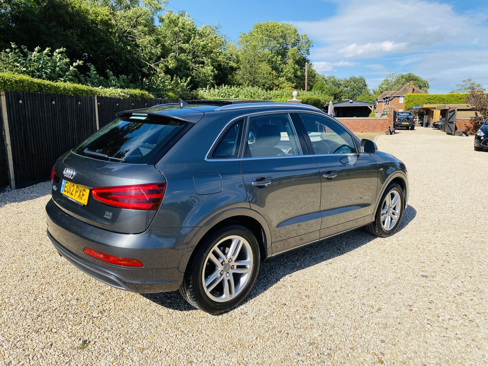 Audi Q3 2.0 TDI S line SUV 5dr Diesel S Tronic quattro Euro 5 (s/s) (177 ps)