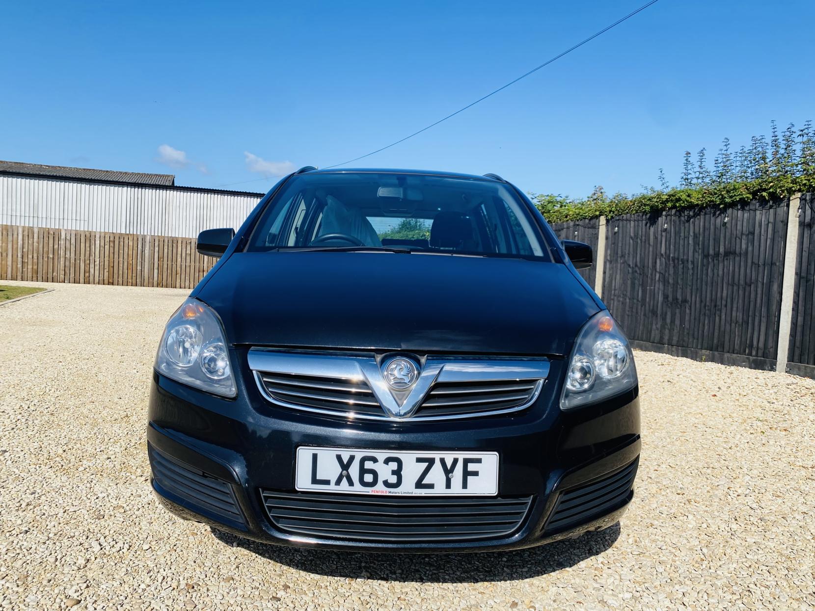 Vauxhall Zafira 1.6 16V Exclusiv MPV 5dr Petrol Manual Euro 5 (115 ps)