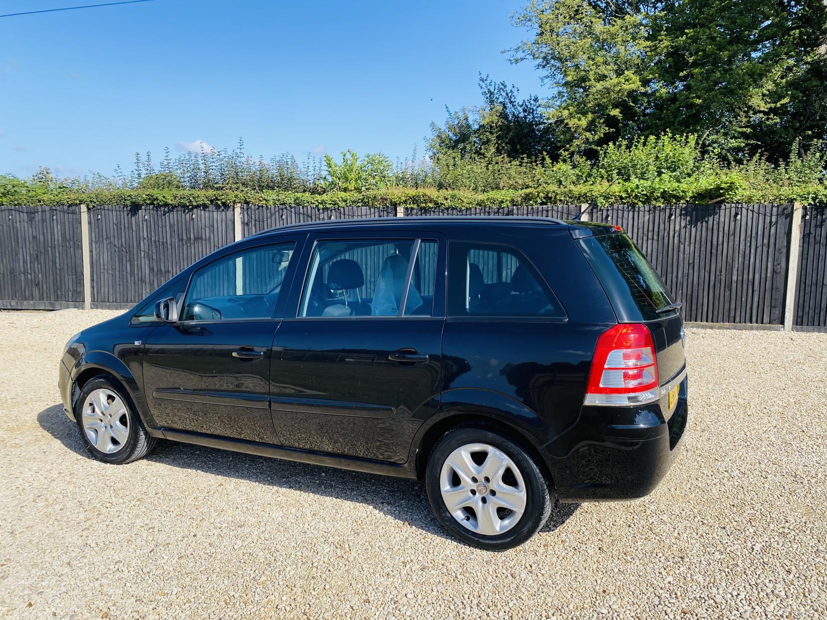 Vauxhall Zafira 1.6 16V Exclusiv MPV 5dr Petrol Manual Euro 5 (115 ps)