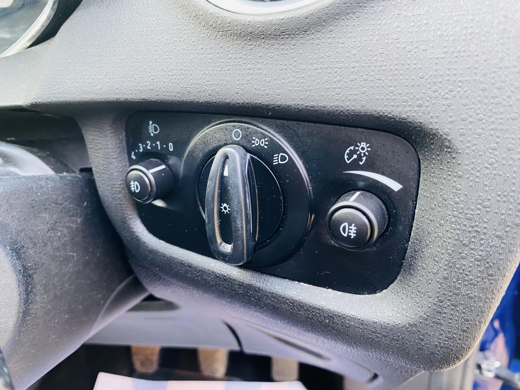 Ford Fiesta 1.25 Zetec Hatchback 5dr Petrol Manual Euro 5 (82 ps)