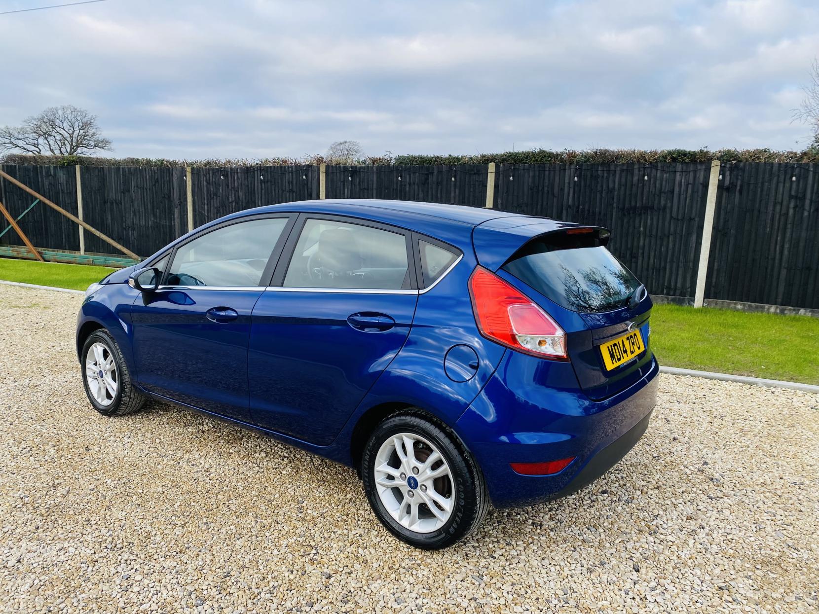 Ford Fiesta 1.25 Zetec Hatchback 5dr Petrol Manual Euro 5 (82 ps)