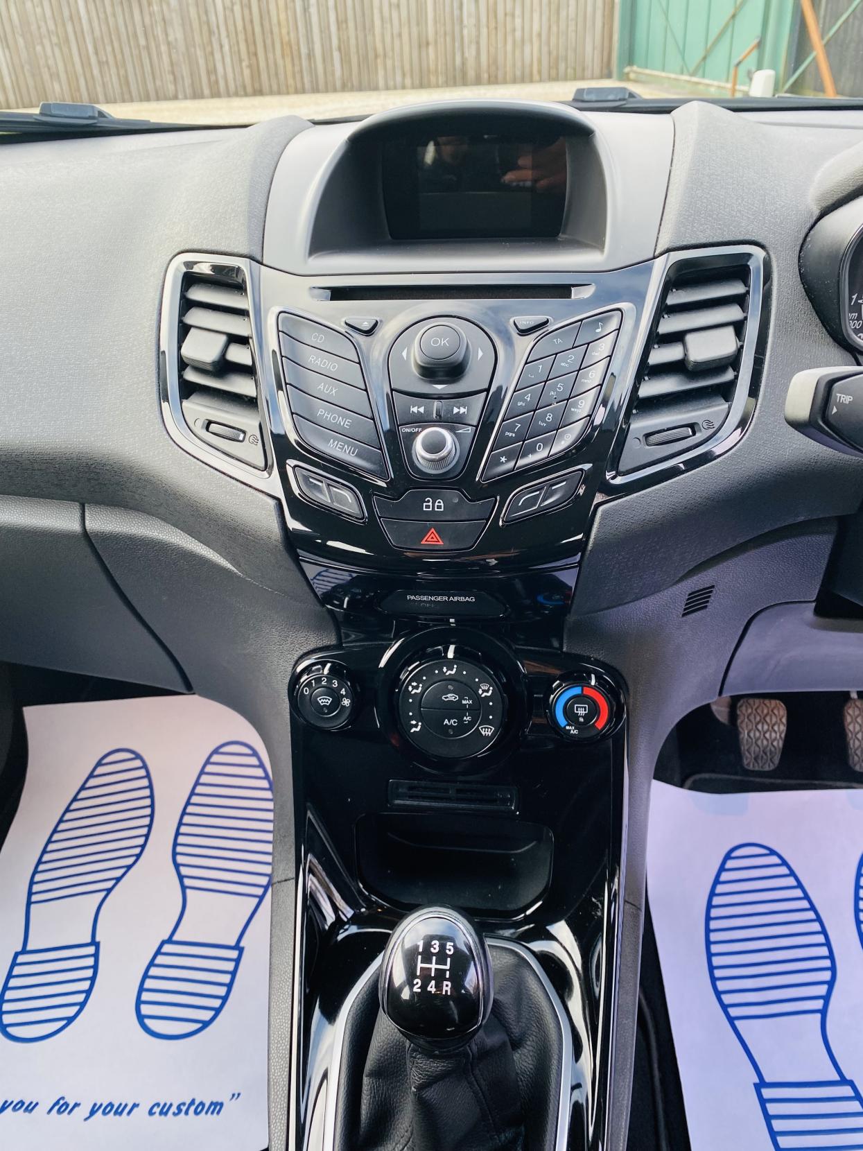 Ford Fiesta 1.25 Zetec Hatchback 5dr Petrol Manual Euro 5 (82 ps)