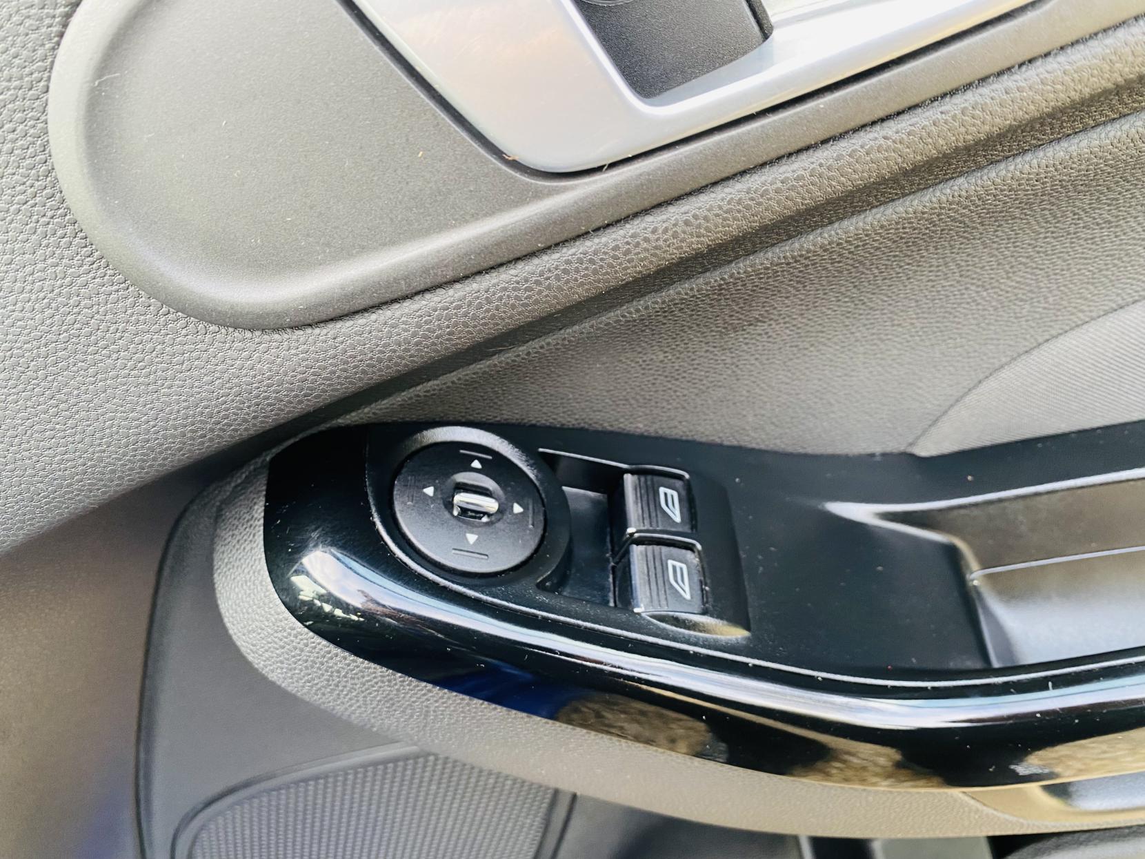 Ford Fiesta 1.25 Zetec Hatchback 5dr Petrol Manual Euro 5 (82 ps)