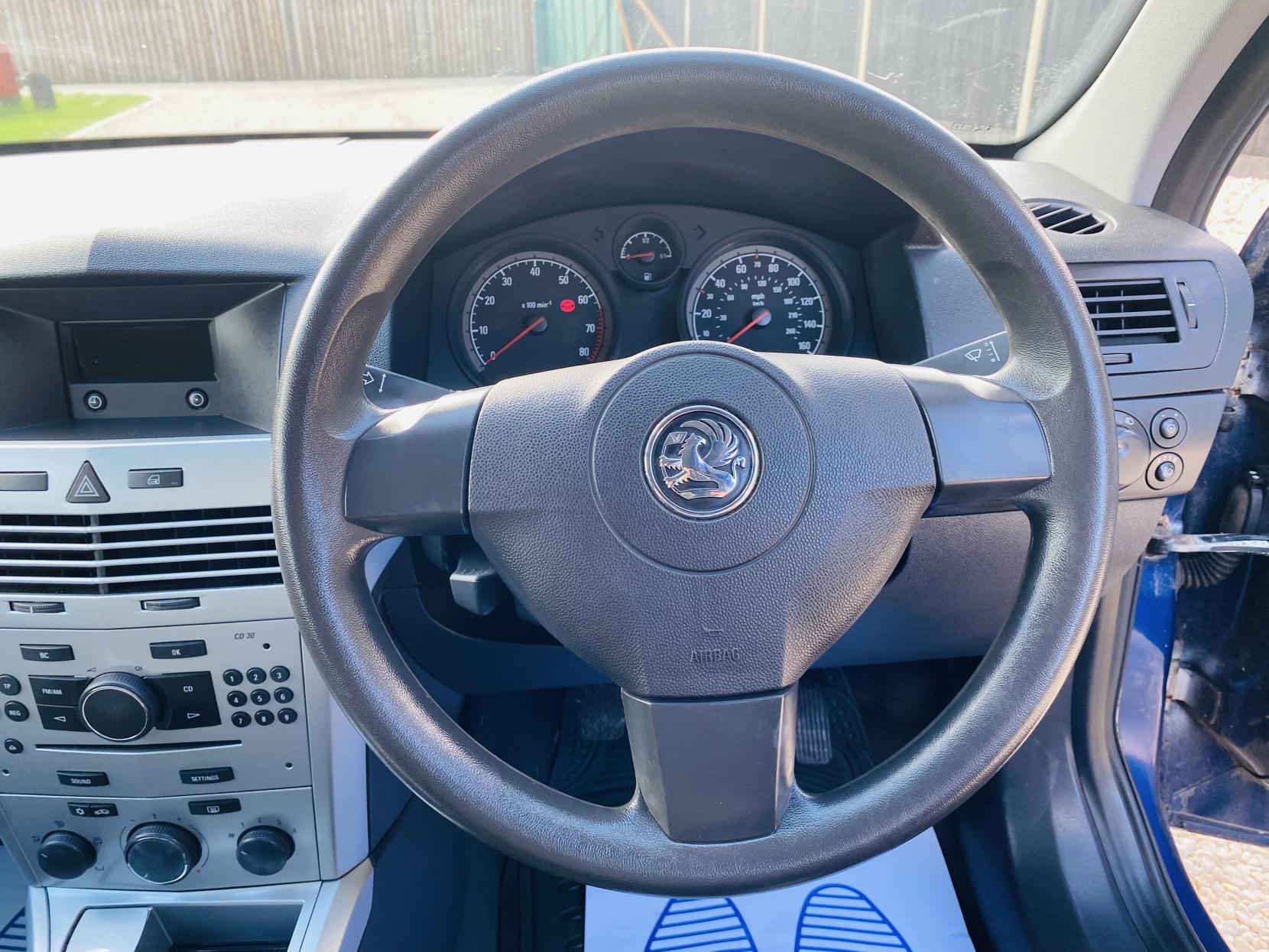 Vauxhall Astra 1.6i 16v Life Hatchback 5dr Petrol Manual (155 g/km, 113 bhp)