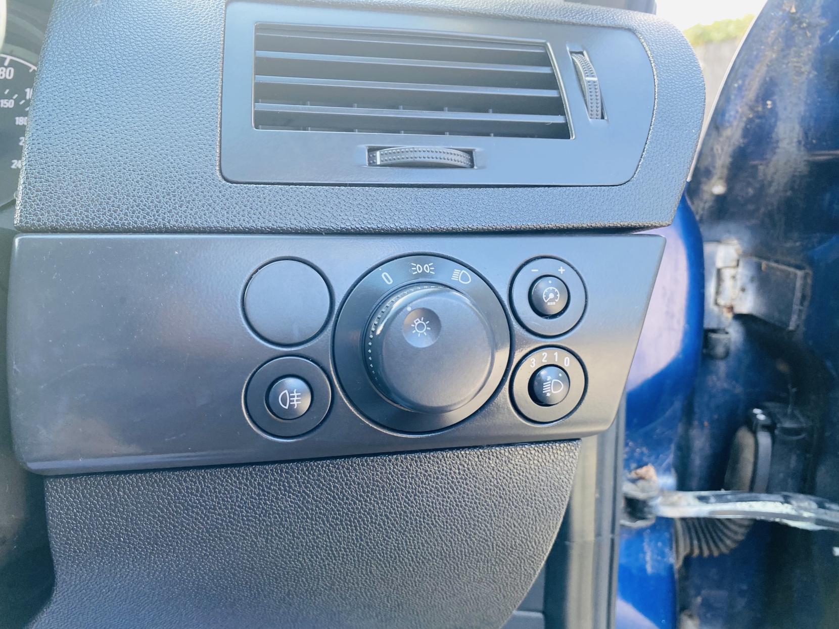 Vauxhall Astra 1.6i 16v Life Hatchback 5dr Petrol Manual (155 g/km, 113 bhp)