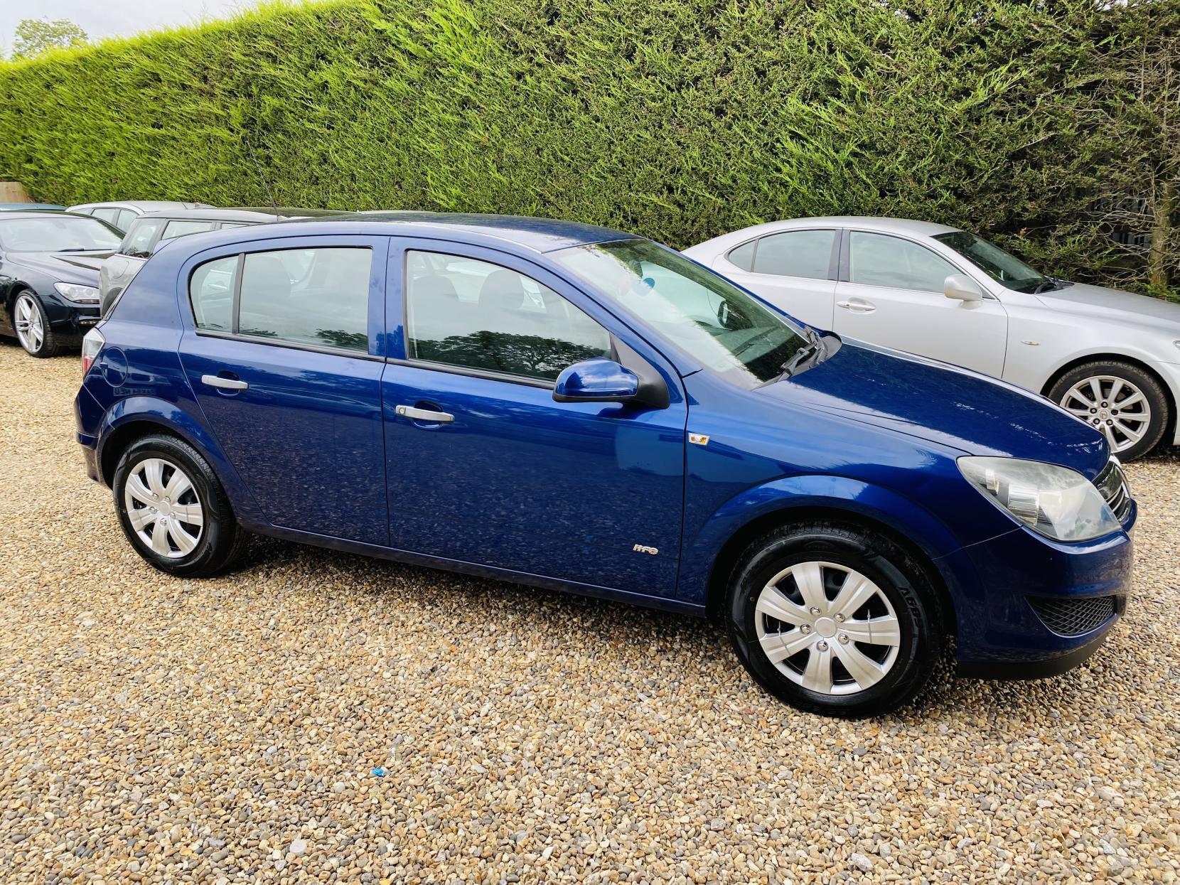 Vauxhall Astra 1.6i 16v Life Hatchback 5dr Petrol Manual (155 g/km, 113 bhp)