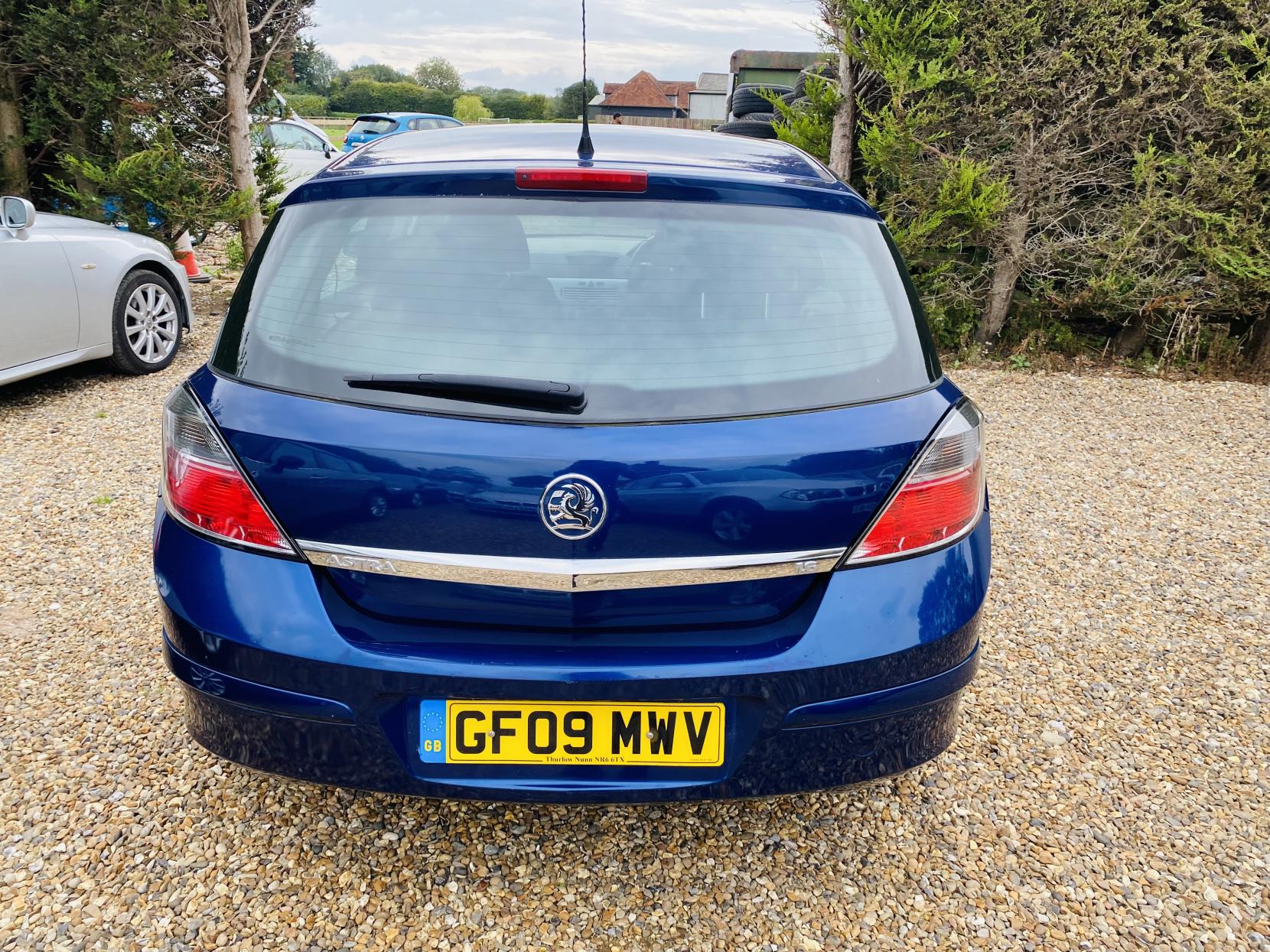 Vauxhall Astra 1.6i 16v Life Hatchback 5dr Petrol Manual (155 g/km, 113 bhp)