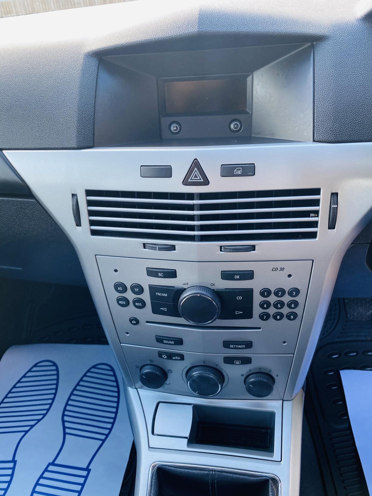 Vauxhall Astra 1.6i 16v Life Hatchback 5dr Petrol Manual (155 g/km, 113 bhp)