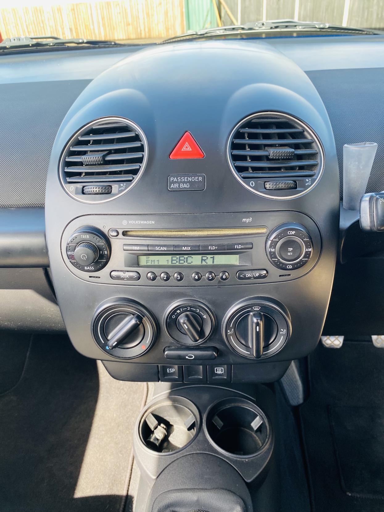 Volkswagen Beetle 1.6 Cabriolet 2dr Petrol Manual Euro 4 (102 ps)