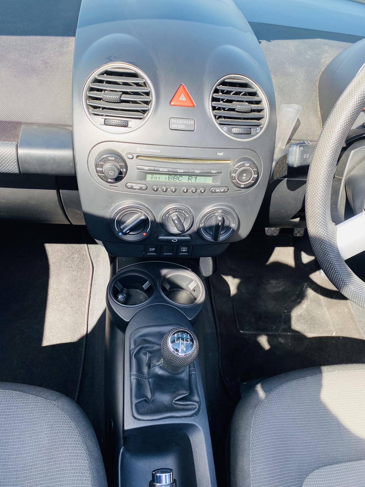 Volkswagen Beetle 1.6 Cabriolet 2dr Petrol Manual Euro 4 (102 ps)