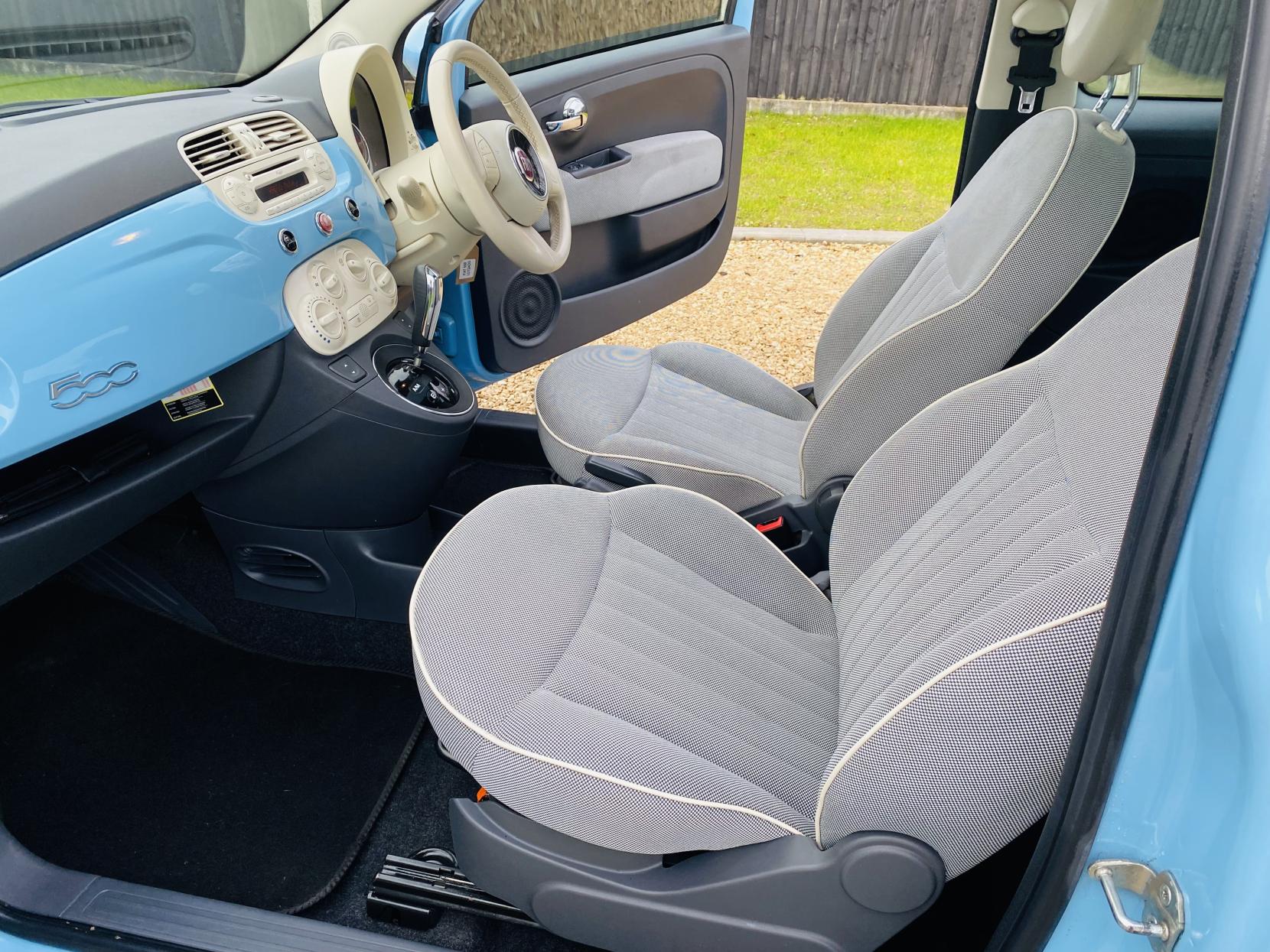 Fiat 500 1.2 Lounge Hatchback 3dr Petrol Dualogic Euro 4 (69 bhp)