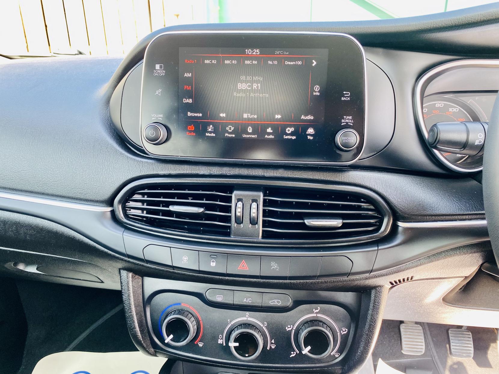 2019 Fiat Tipo thumbnail 20