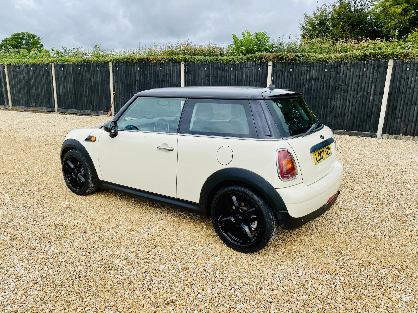 MINI Hatch 1.4 One Hatchback 3dr Petrol Steptronic Euro 4 (95 ps)