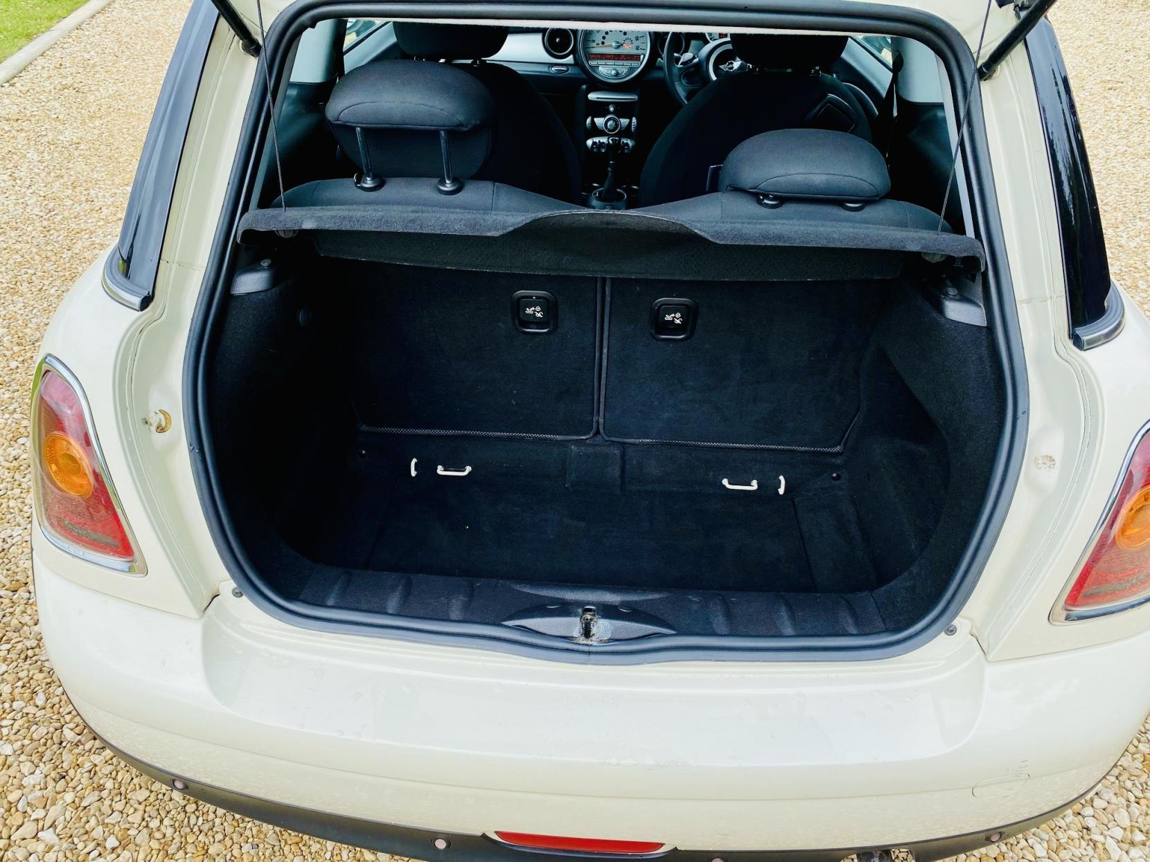 MINI Hatch 1.4 One Hatchback 3dr Petrol Steptronic Euro 4 (95 ps)