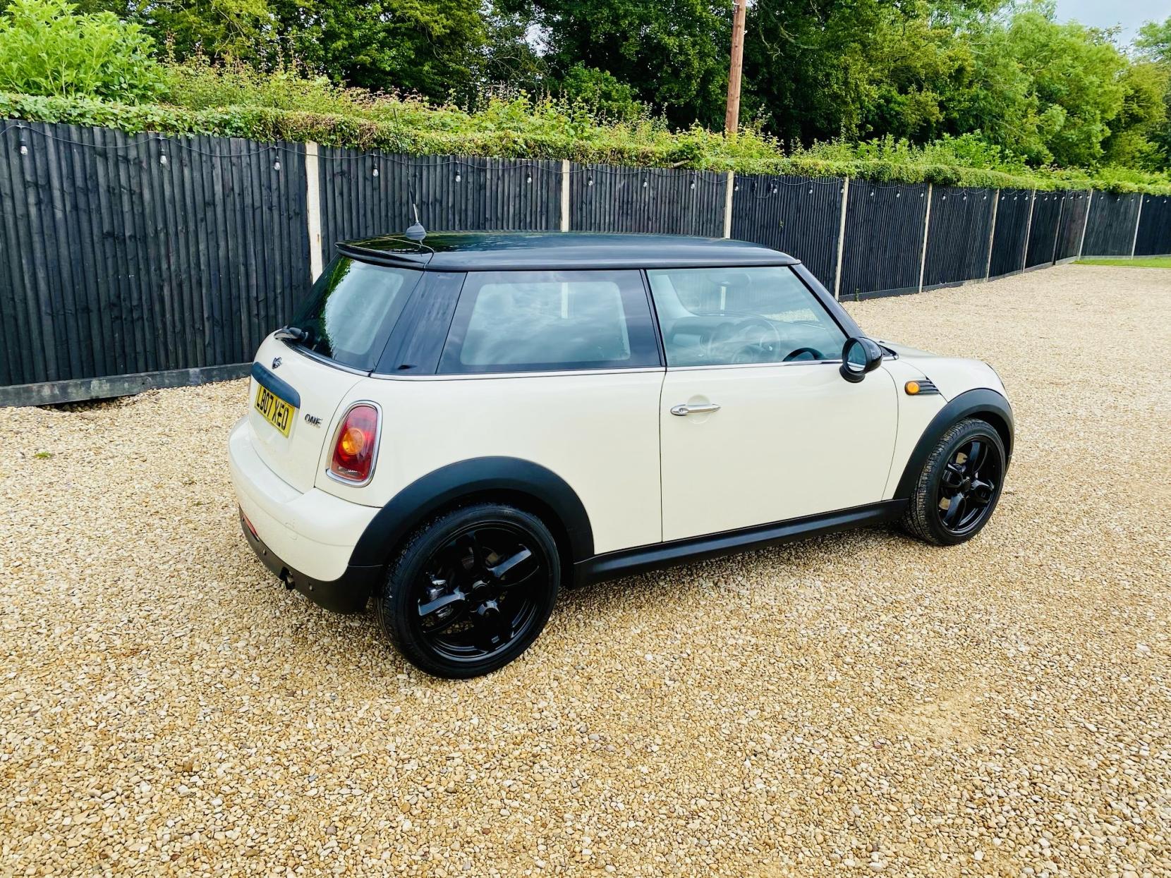 MINI Hatch 1.4 One Hatchback 3dr Petrol Steptronic Euro 4 (95 ps)