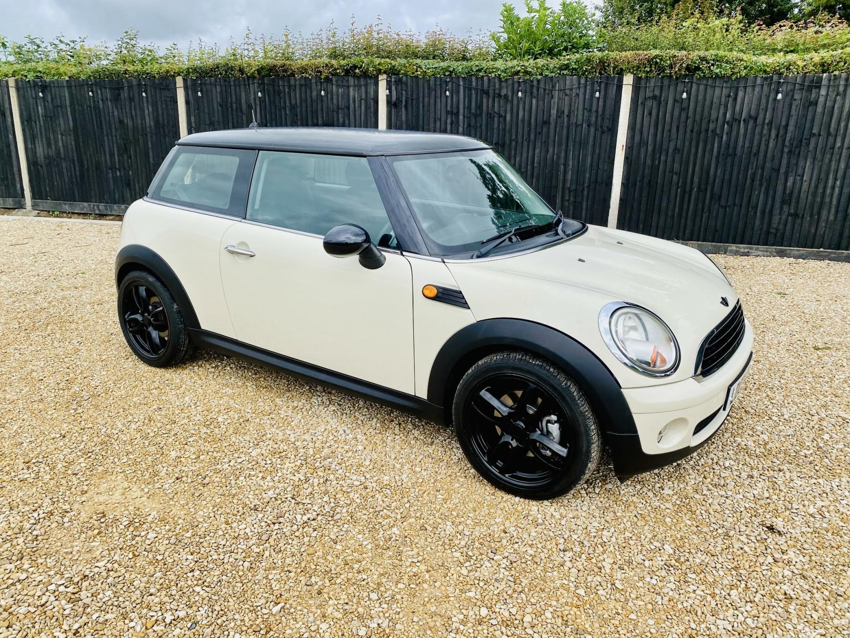 MINI Hatch 1.4 One Hatchback 3dr Petrol Steptronic Euro 4 (95 ps)