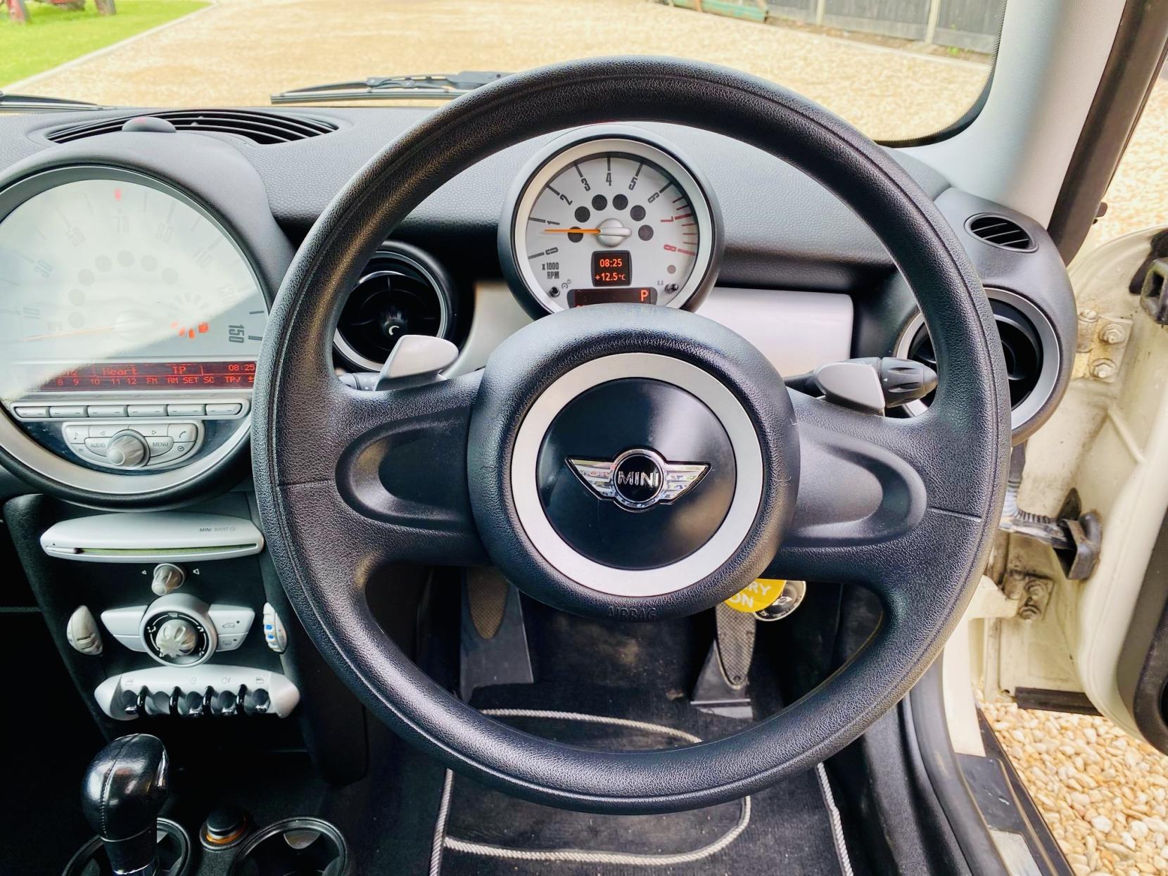 MINI Hatch 1.4 One Hatchback 3dr Petrol Steptronic Euro 4 (95 ps)