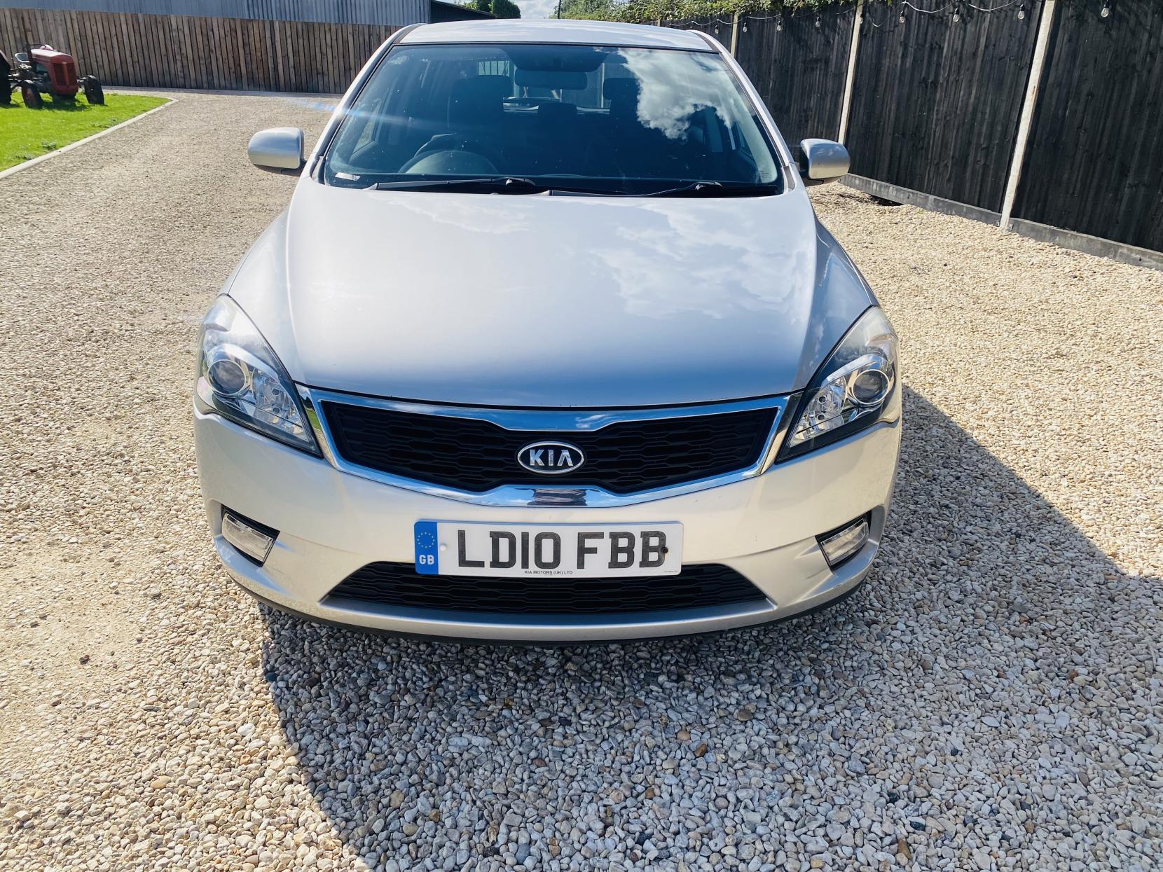 Kia Ceed 1.6 2 Hatchback 5dr Petrol Manual Euro 4 (124 bhp)