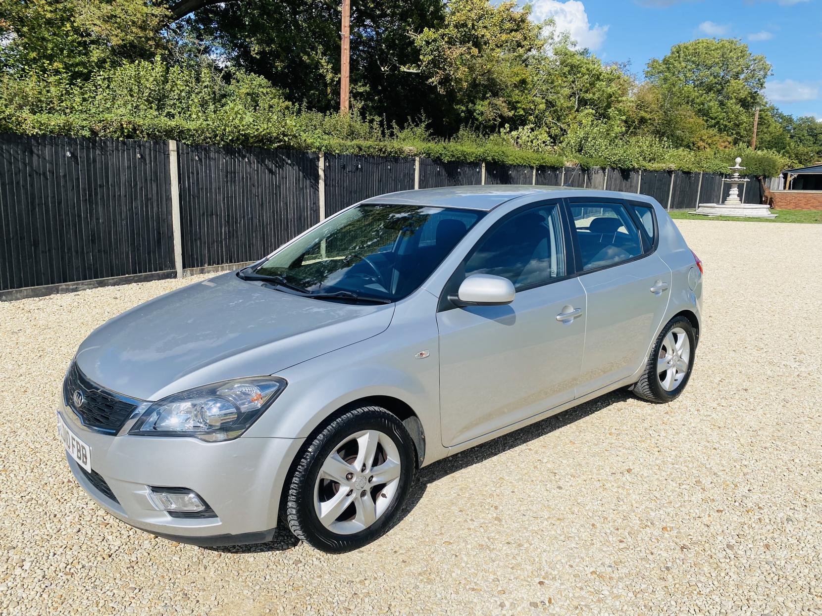 Kia Ceed 1.6 2 Hatchback 5dr Petrol Manual Euro 4 (124 bhp)