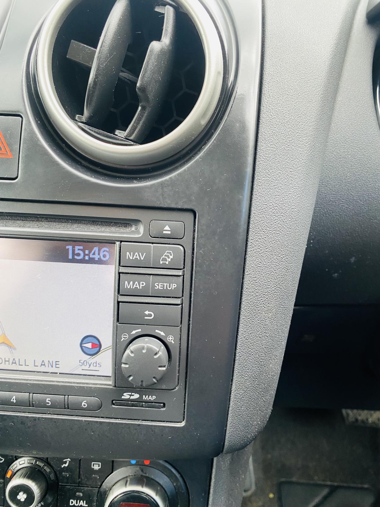 Nissan Qashqai 1.6 Acenta SUV 5dr Petrol CVT 2WD Euro 5 (117 ps)