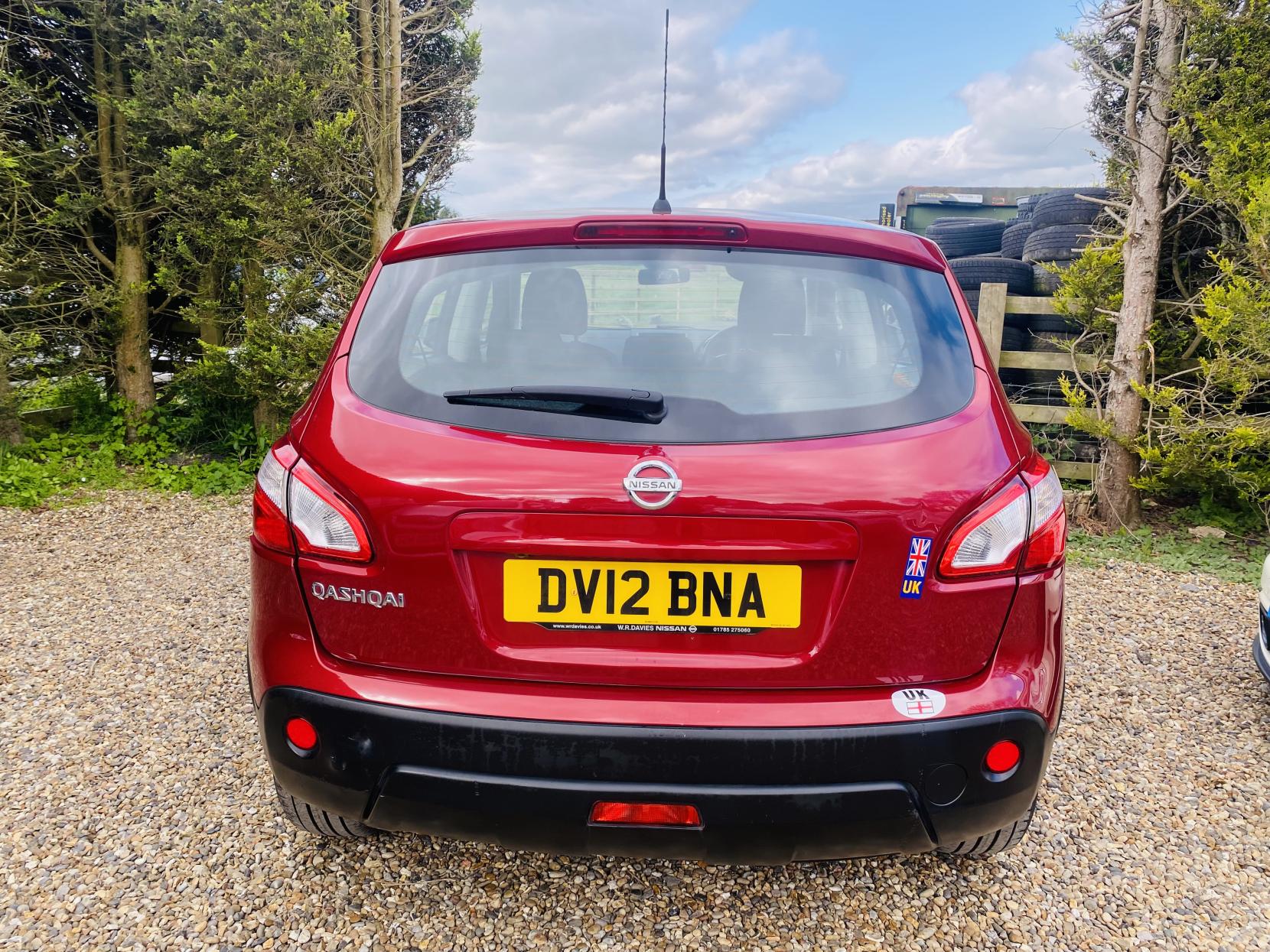Nissan Qashqai 1.6 Acenta SUV 5dr Petrol CVT 2WD Euro 5 (117 ps)