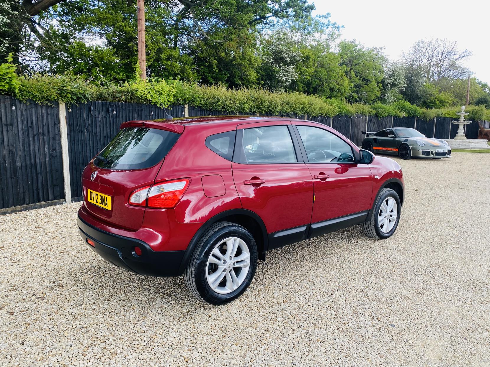 Nissan Qashqai 1.6 Acenta SUV 5dr Petrol CVT 2WD Euro 5 (117 ps)