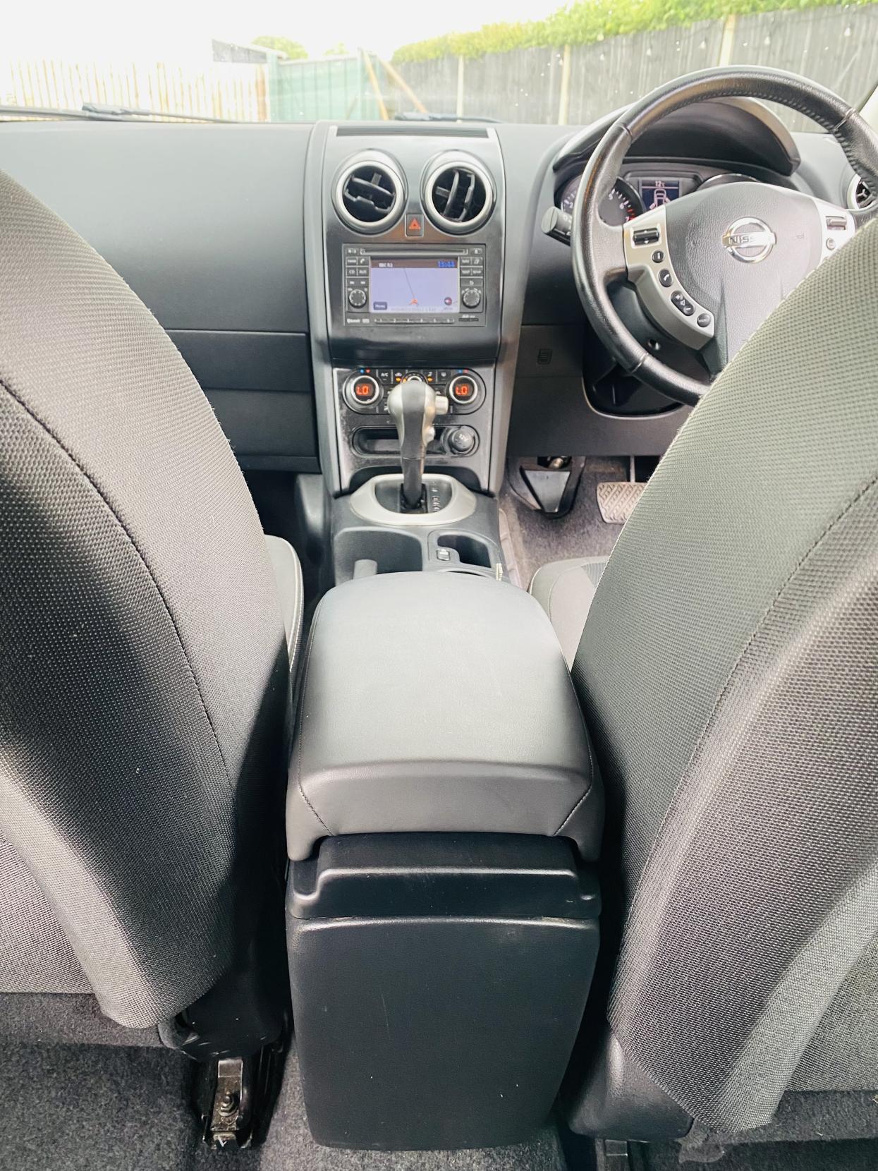 Nissan Qashqai 1.6 Acenta SUV 5dr Petrol CVT 2WD Euro 5 (117 ps)