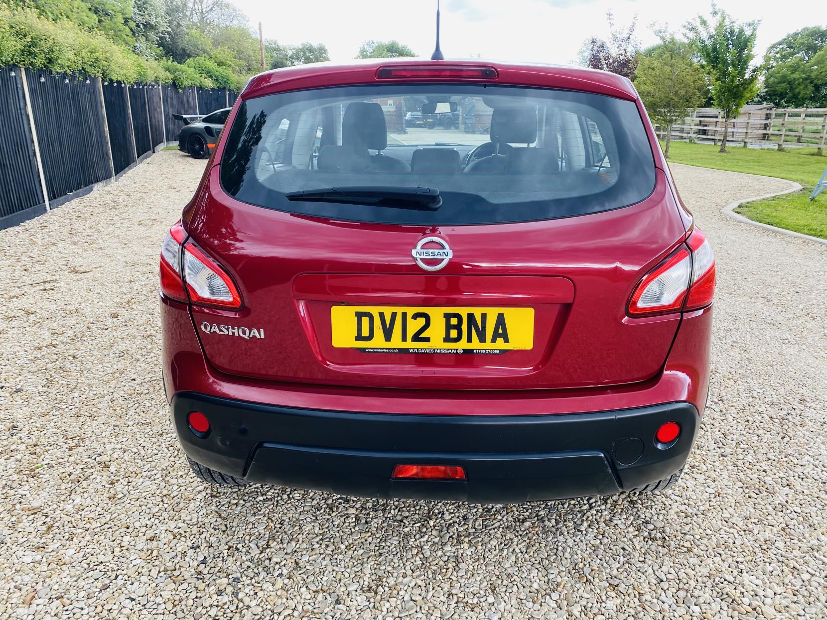 Nissan Qashqai 1.6 Acenta SUV 5dr Petrol CVT 2WD Euro 5 (117 ps)