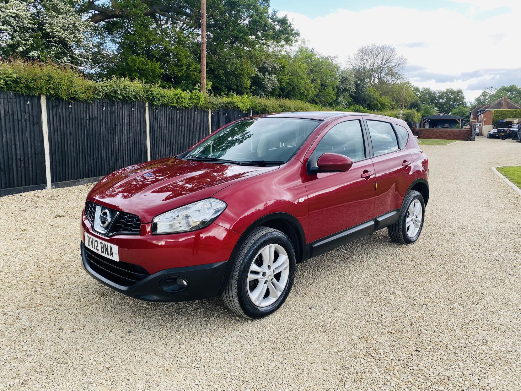 Nissan Qashqai 1.6 Acenta SUV 5dr Petrol CVT 2WD Euro 5 (117 ps)