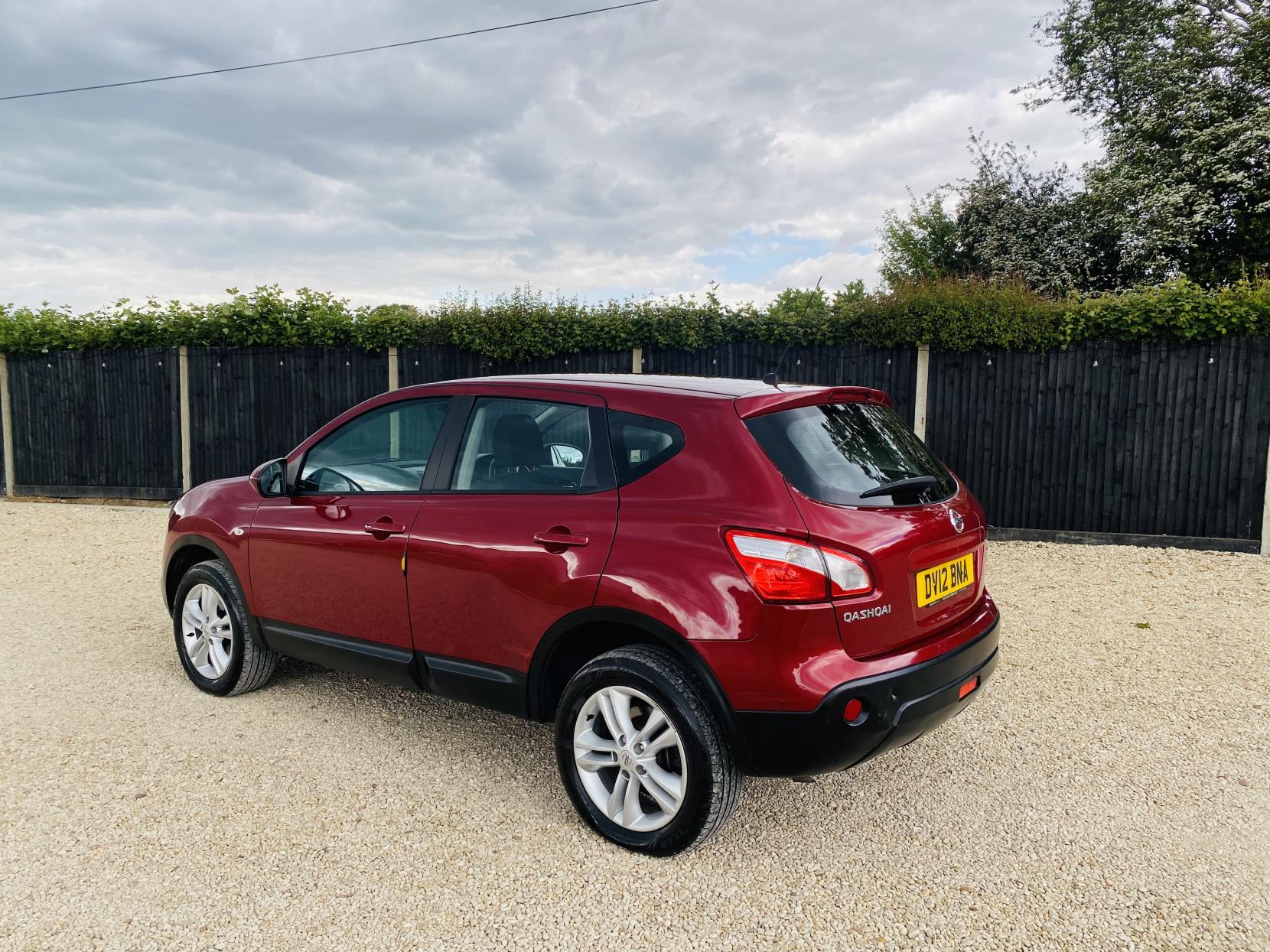 Nissan Qashqai 1.6 Acenta SUV 5dr Petrol CVT 2WD Euro 5 (117 ps)