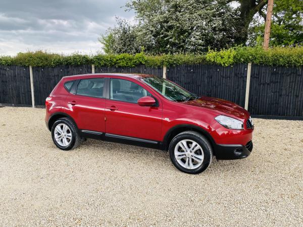 Nissan Qashqai 1.6 Acenta SUV 5dr Petrol CVT 2WD Euro 5 (117 ps)