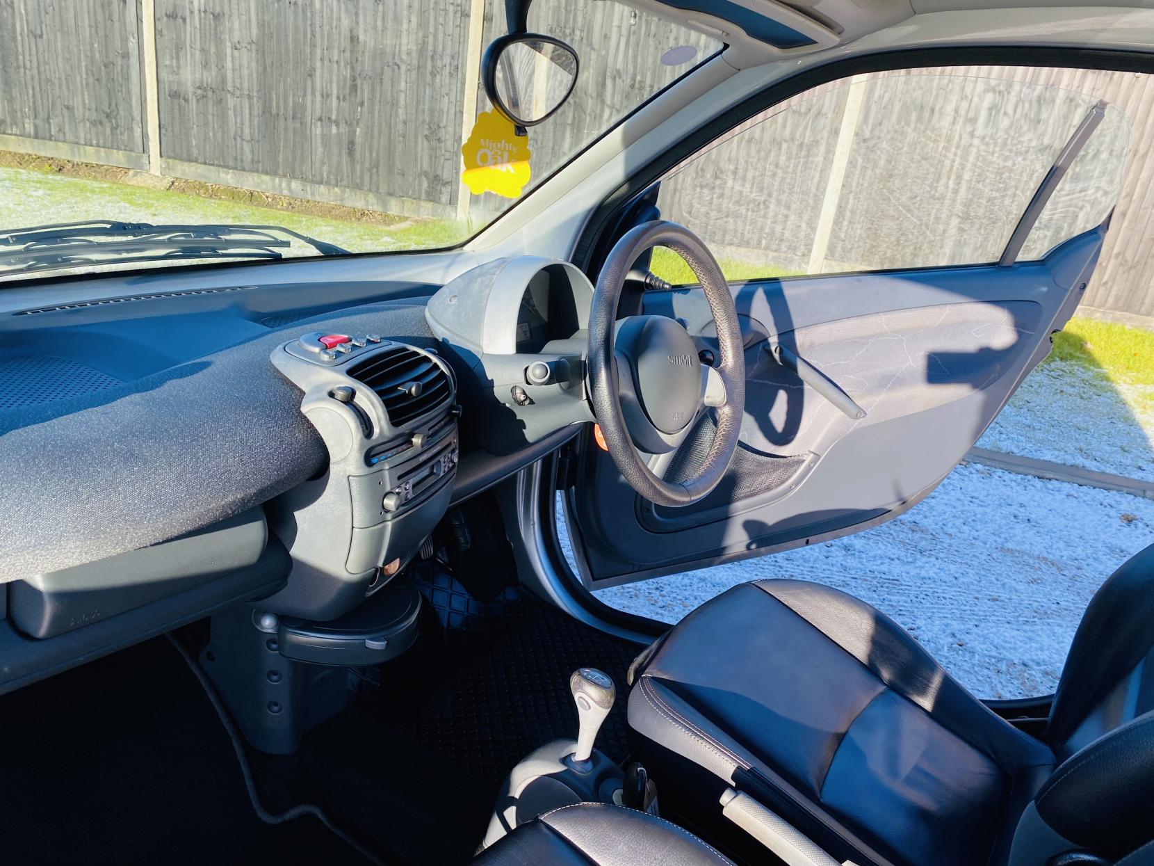 Smart fortwo 0.7 City Passion Hatchback 3dr Petrol Automatic (113 g/km, 61 bhp)