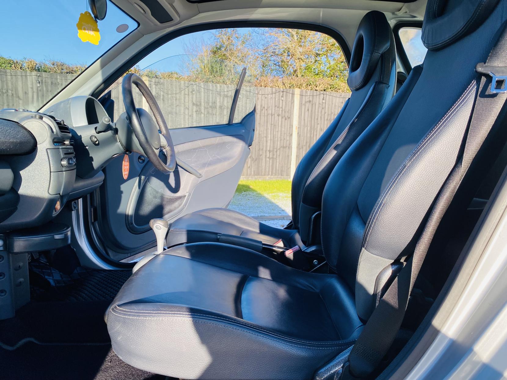 Smart fortwo 0.7 City Passion Hatchback 3dr Petrol Automatic (113 g/km, 61 bhp)