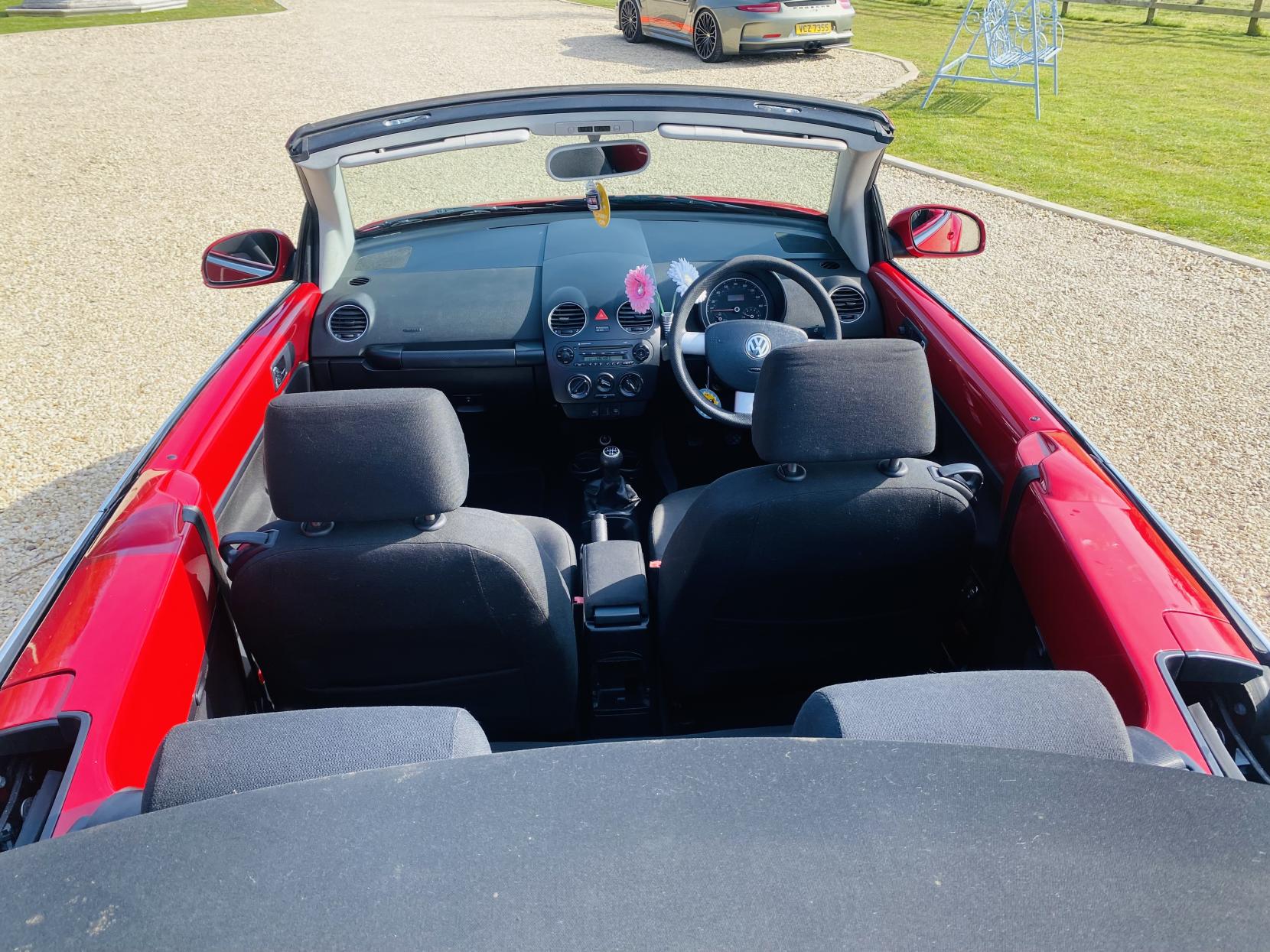 Volkswagen Beetle 1.6 Cabriolet 2dr Petrol Manual Euro 4 (102 ps)