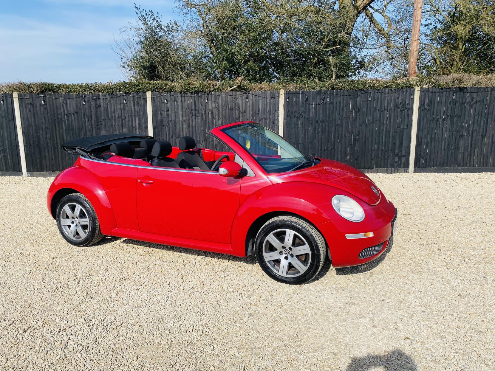 Volkswagen Beetle 1.6 Cabriolet 2dr Petrol Manual Euro 4 (102 ps)