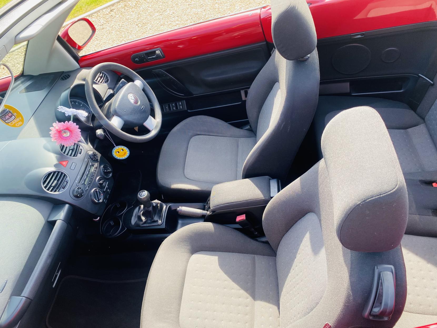 Volkswagen Beetle 1.6 Cabriolet 2dr Petrol Manual Euro 4 (102 ps)