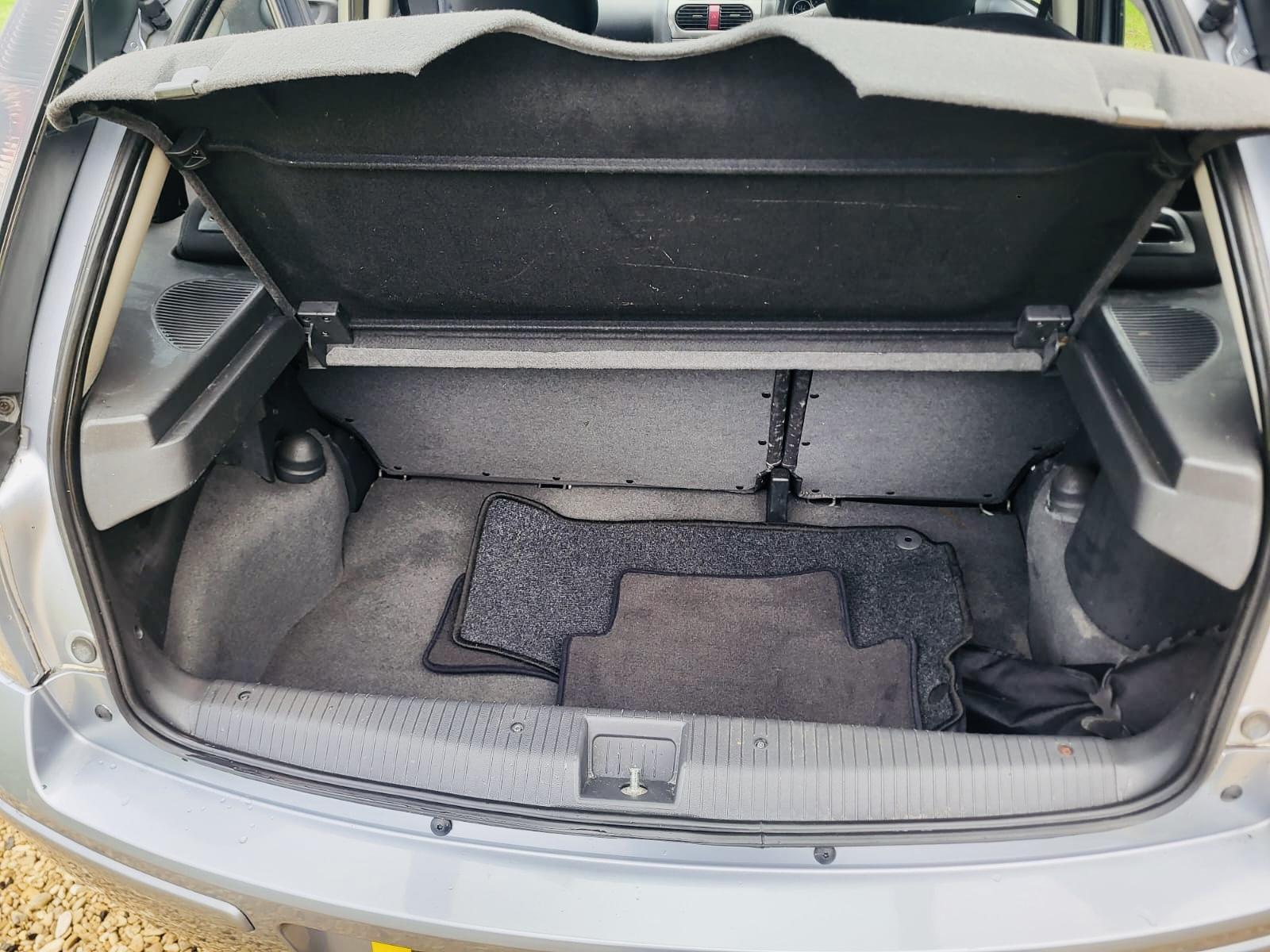 Vauxhall Corsa 1.4i 16v Design Hatchback 5dr Petrol Automatic (a/c) (180 g/km, 89 bhp)