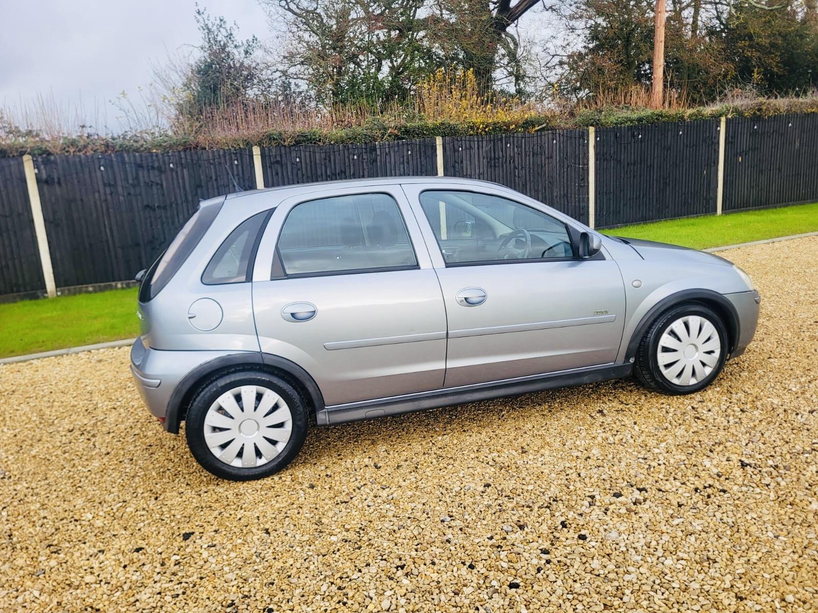 Vauxhall Corsa 1.4i 16v Design Hatchback 5dr Petrol Automatic (a/c) (180 g/km, 89 bhp)