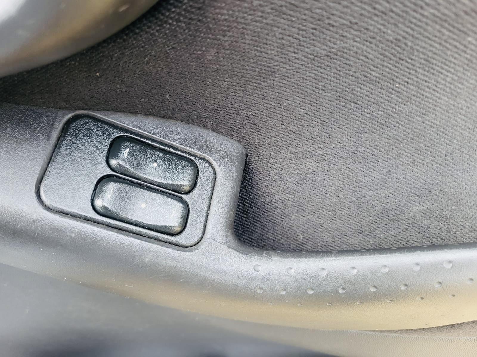 Vauxhall Corsa 1.4i 16v Design Hatchback 5dr Petrol Automatic (a/c) (180 g/km, 89 bhp)