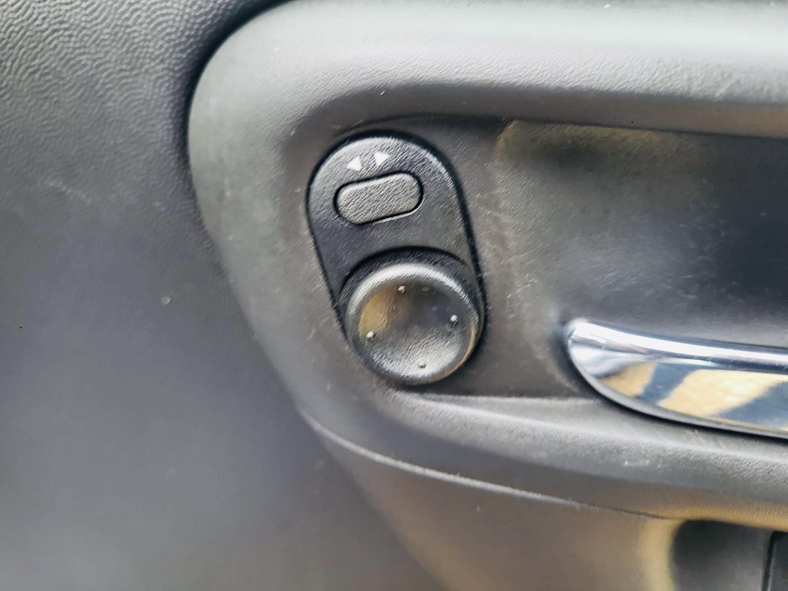 Vauxhall Corsa 1.4i 16v Design Hatchback 5dr Petrol Automatic (a/c) (180 g/km, 89 bhp)