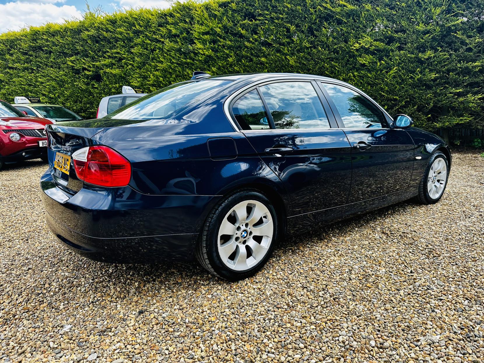 BMW 3 Series 3.0 325i SE Saloon 4dr Petrol Auto Euro 4 (218 ps)