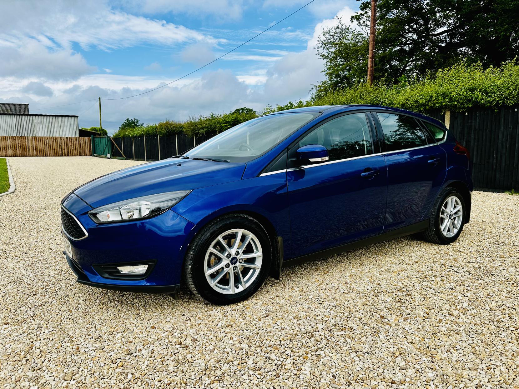 Ford Focus 1.0T EcoBoost Zetec Hatchback 5dr Petrol Manual Euro 6 (s/s) (125 ps)