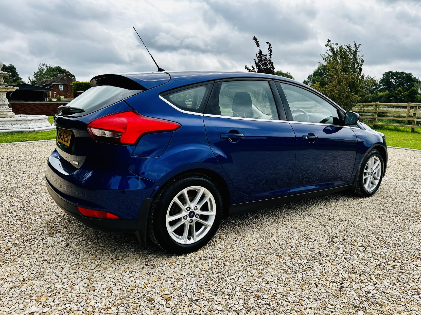 Ford Focus 1.0T EcoBoost Zetec Hatchback 5dr Petrol Manual Euro 6 (s/s) (125 ps)