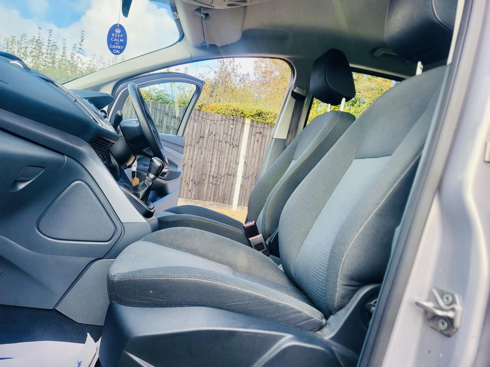 Ford C-Max 1.6 Zetec MPV 5dr Petrol Manual Euro 5 (105 ps)