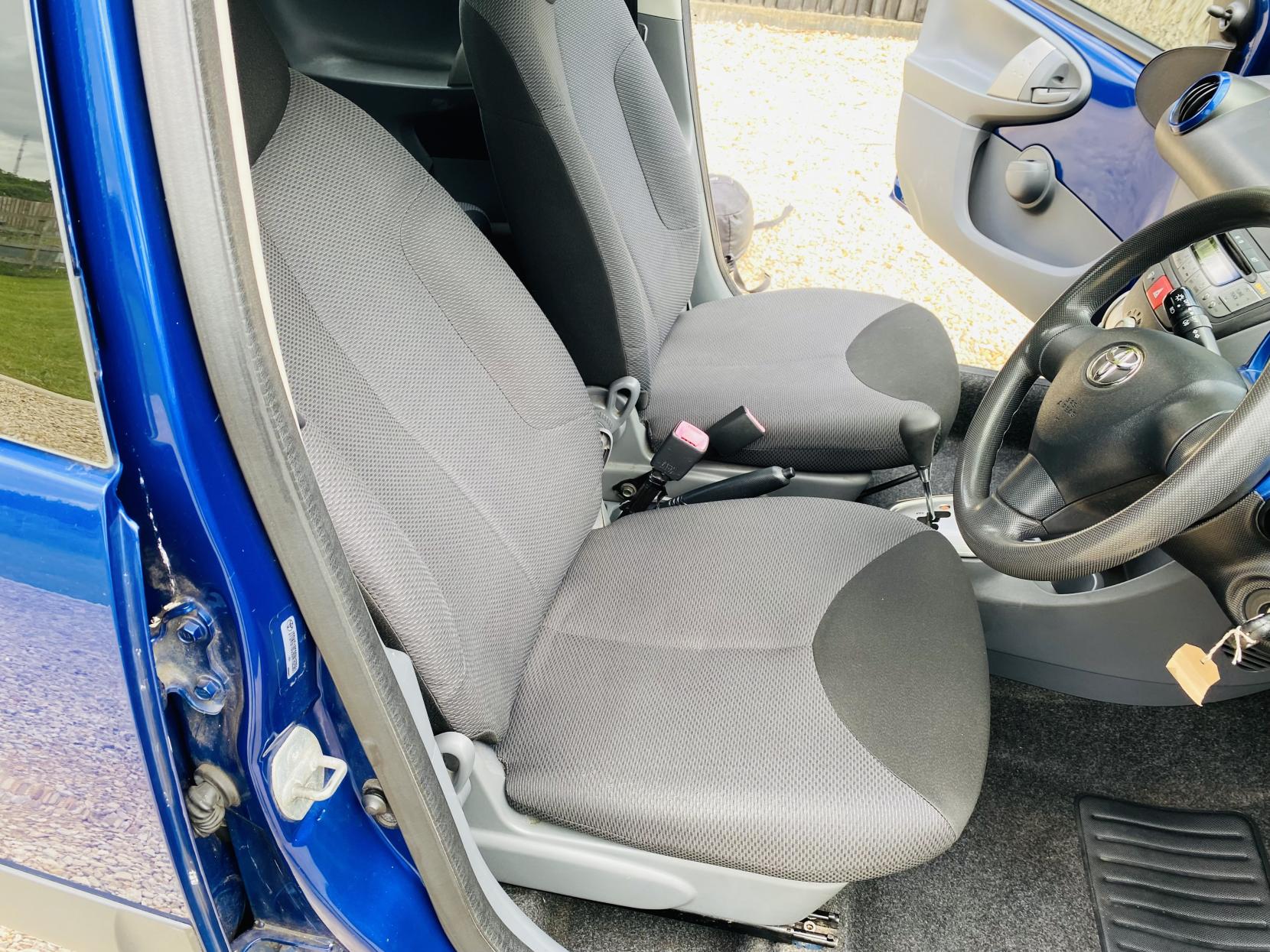 Toyota AYGO 1.0 VVT-i Blue Hatchback 5dr Petrol MultiMode Euro 4 (67 bhp)