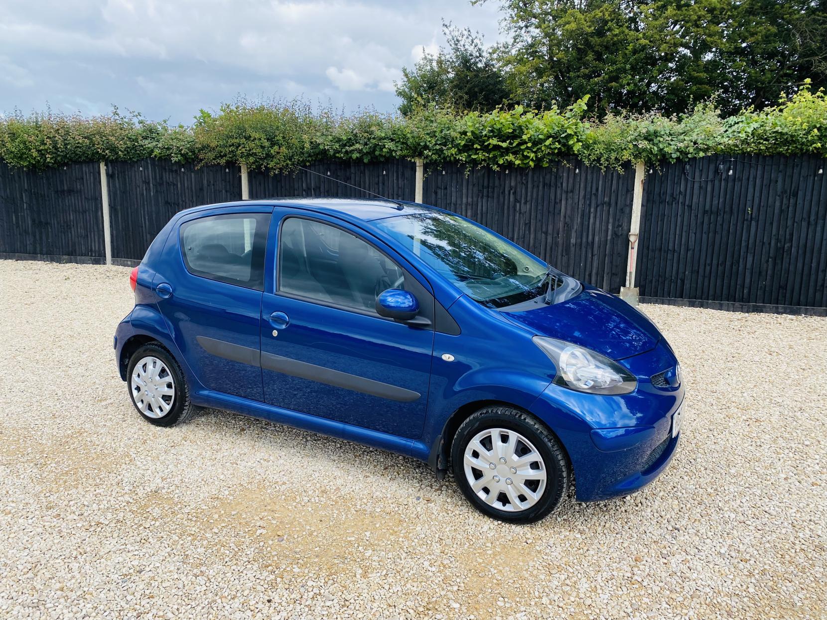 Toyota AYGO 1.0 VVT-i Blue Hatchback 5dr Petrol MultiMode Euro 4 (67 bhp)