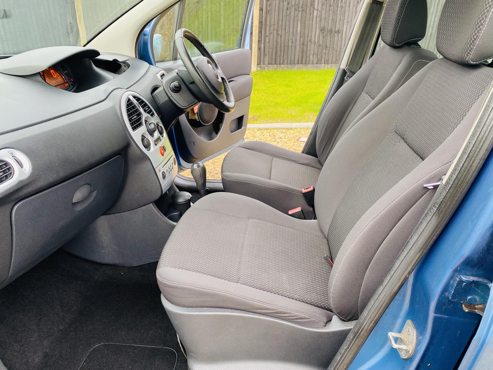 Renault Modus 1.6 VVT Dynamique Hatchback 5dr Petrol Automatic (179 g/km, 110 bhp)