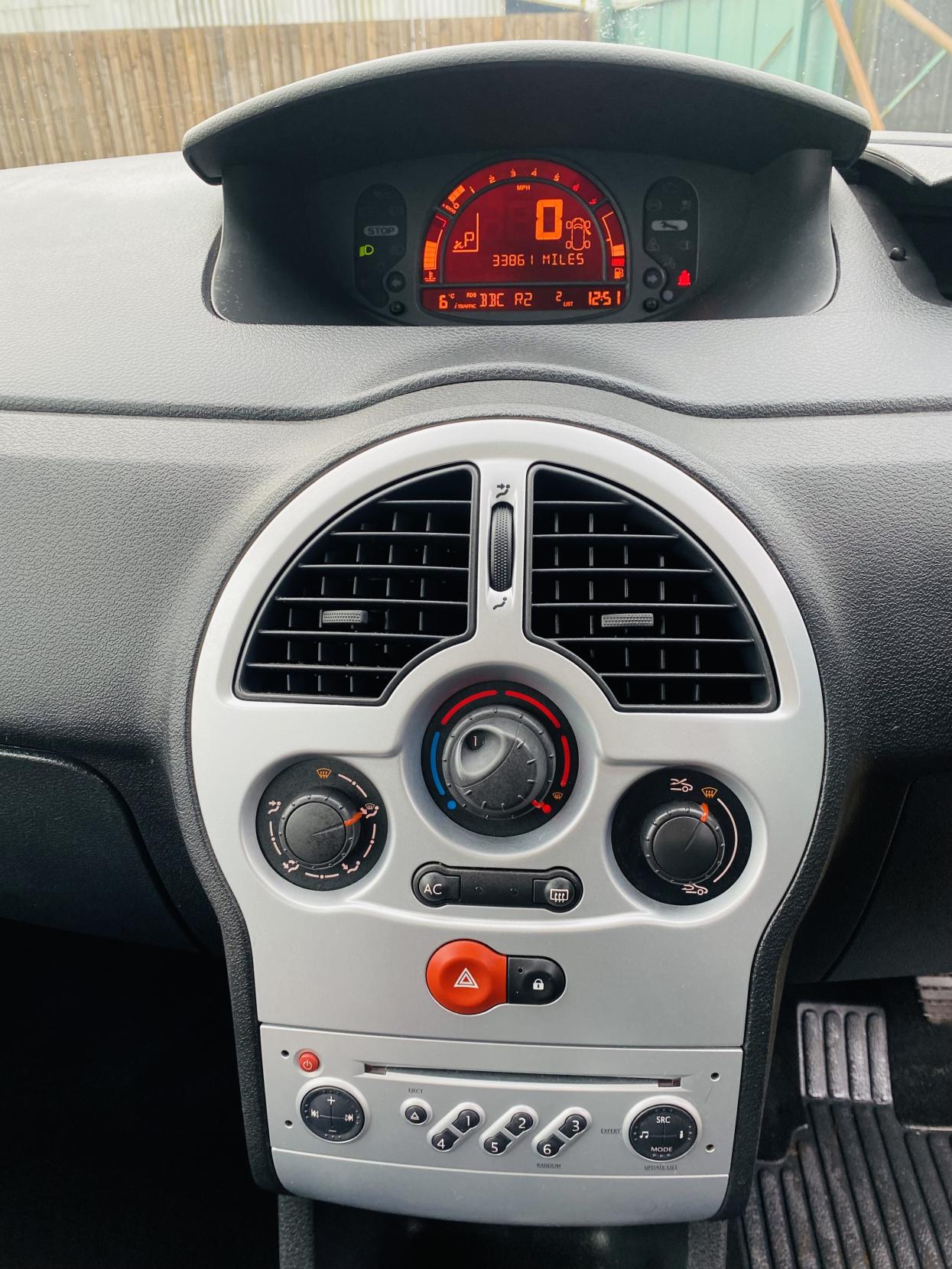 Renault Modus 1.6 VVT Dynamique Hatchback 5dr Petrol Automatic (179 g/km, 110 bhp)