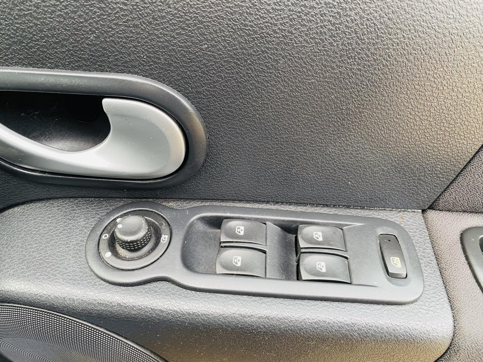 Renault Modus 1.6 VVT Dynamique Hatchback 5dr Petrol Automatic (179 g/km, 110 bhp)