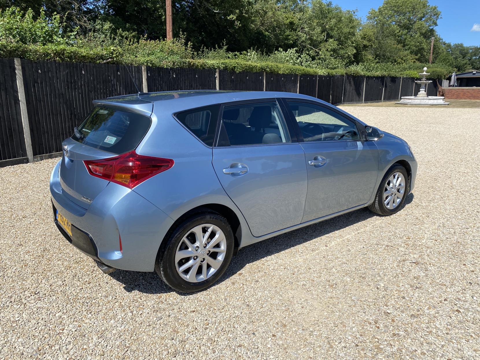 Toyota Auris 1.33 Dual VVT-i Icon Hatchback 5dr Petrol Manual Euro 5 (s/s) (101 ps)